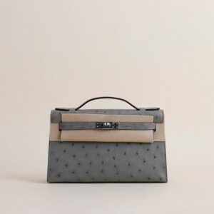 f78c284772ce855627fd9d620309dff2_900x.jpg Kelly pochette Ostrich 4Z Gris Mouette PHW